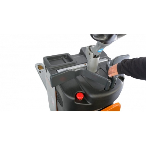 low-lift-pallet-trucks_ecu-sf_handle-open-1400x739